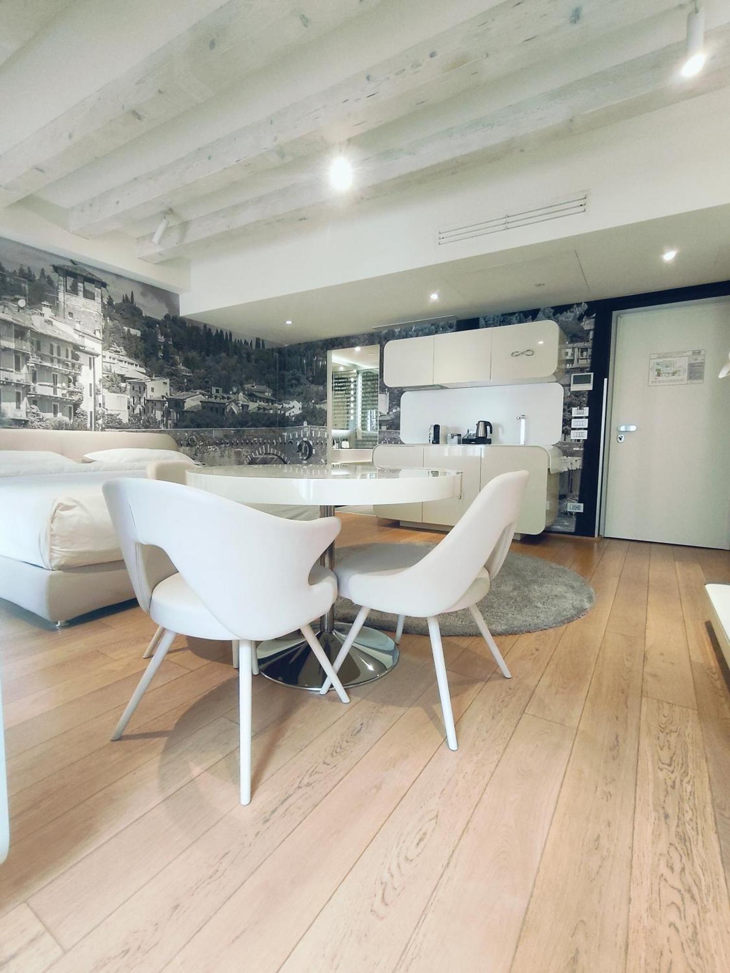 Lords Of Verona Luxury Apartments Exteriör bild